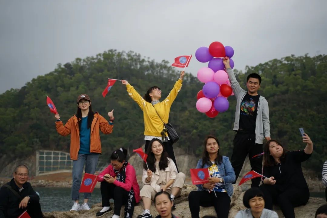 如春風(fēng)、如夏陽，我們溫暖和煦、激情四射！