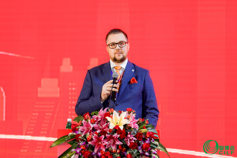 波蘭格但斯克港港務(wù)局中國區(qū)首席代表史孟平發(fā)表致賀詞.jpg 波蘭格但斯克港港務(wù)局中國區(qū)首席代表史孟平發(fā)表致賀詞.jpg
